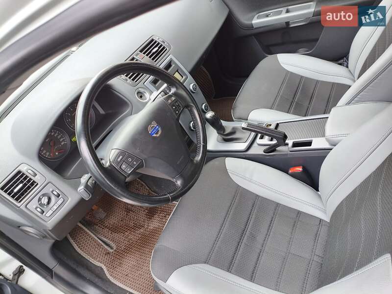 Универсал Volvo V50 2010 в Киеве