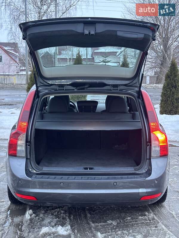 Универсал Volvo V50 2012 в Белогородке