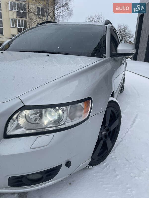 Универсал Volvo V50 2010 в Львове