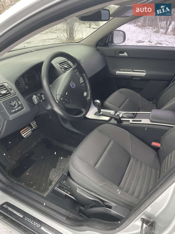 Универсал Volvo V50 2010 в Львове