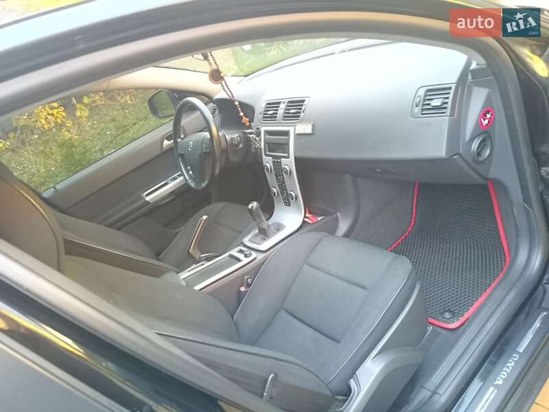Універсал Volvo V50 2010 в Полтаві