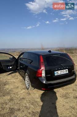 Універсал Volvo V50 2010 в Чернігові