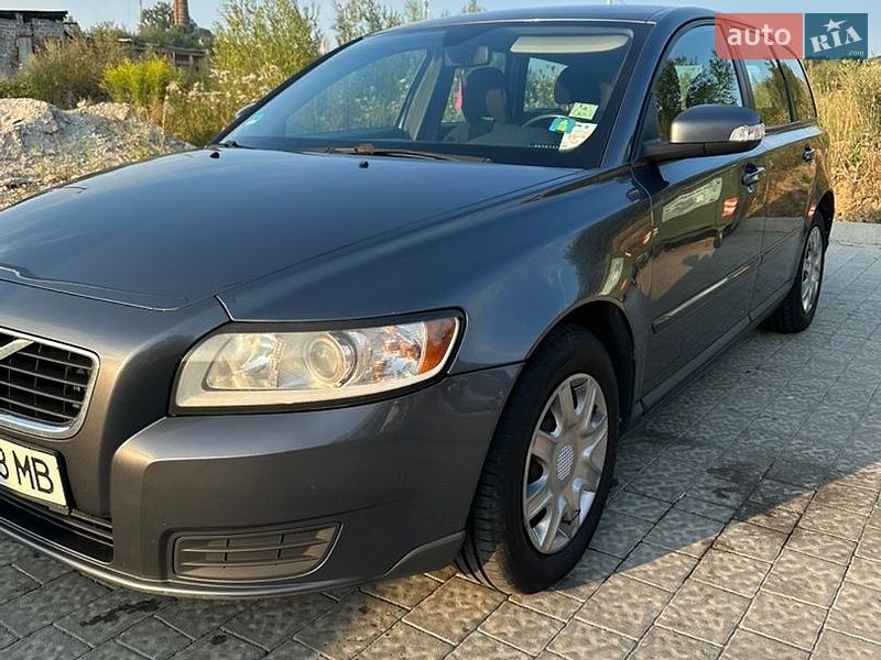 Volvo V50, photos from the listing