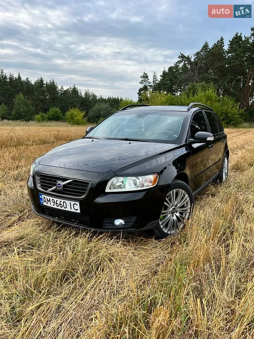 2010 Volvo V50 - фото 1