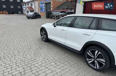 Универсал Volvo V60 Cross Country 2020 в 