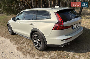 Универсал Volvo V60 Cross Country 2019 в 