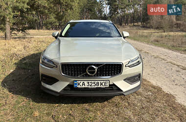 Универсал Volvo V60 Cross Country 2019 в 