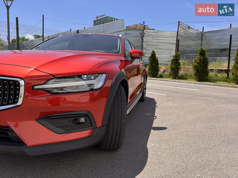 Универсал Volvo V60 Cross Country 2019 в Киеве фото 11 Универсал Volvo V60 Cross Country 2019 в Киеве