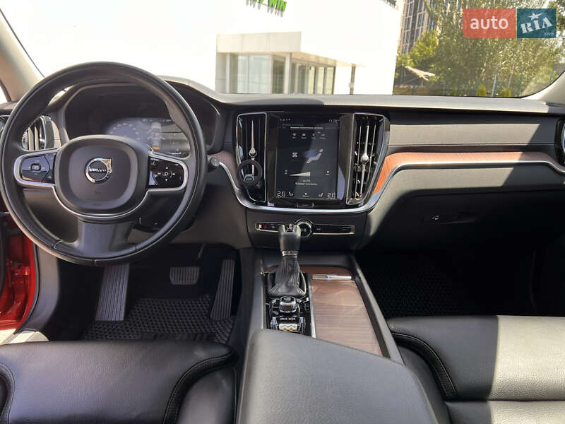 Универсал Volvo V60 Cross Country 2019 в Киеве фото 21 Универсал Volvo V60 Cross Country 2019 в Киеве
