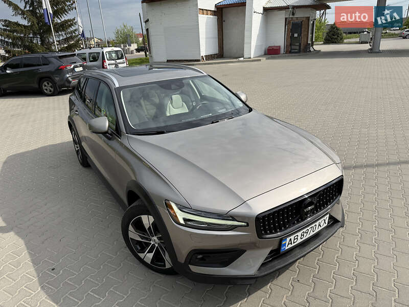 Универсал Volvo V60 Cross Country 2019 в Виннице