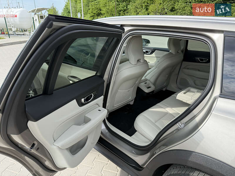 Универсал Volvo V60 Cross Country 2019 в Виннице