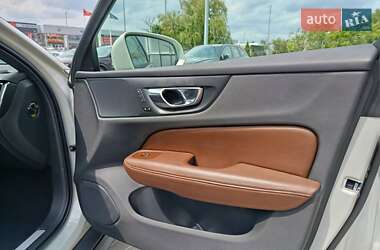 Універсал Volvo V60 Cross Country 2020 в 