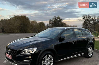 Универсал Volvo V60 Cross Country 2017 в 