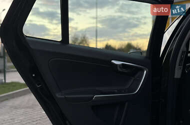 Универсал Volvo V60 Cross Country 2017 в 