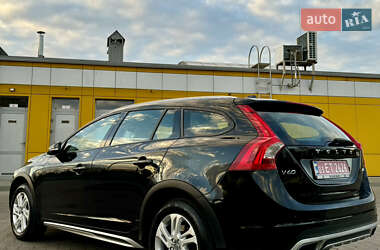 Универсал Volvo V60 Cross Country 2017 в 