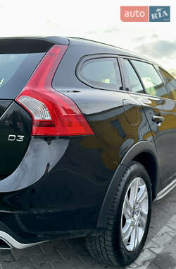 Универсал Volvo V60 Cross Country 2017 в 