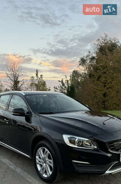 Универсал Volvo V60 Cross Country 2017 в 