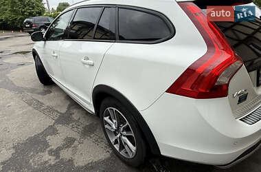 Универсал Volvo V60 Cross Country 2016 в 