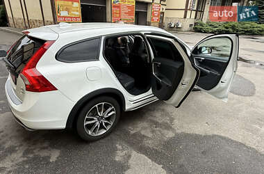 Универсал Volvo V60 Cross Country 2016 в 