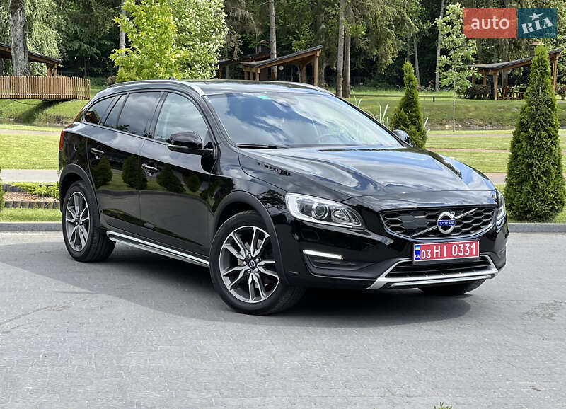 Универсал Volvo V60 Cross Country 2016 в 