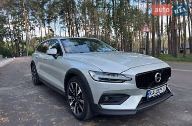 Универсал Volvo V60 Cross Country 2019 в 