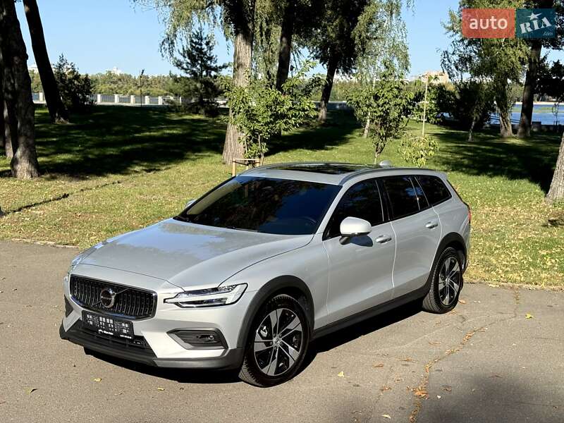 Универсал Volvo V60 Cross Country 2024 в Киеве