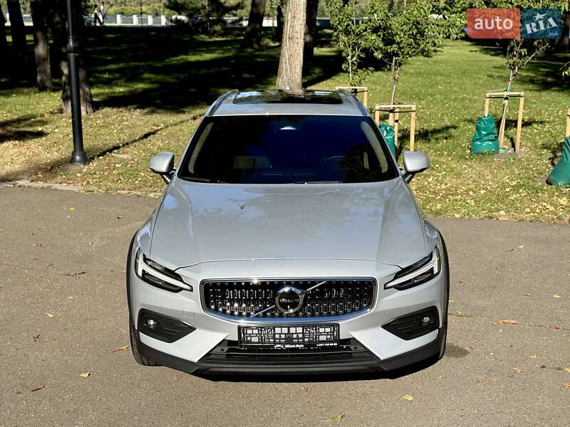 Универсал Volvo V60 Cross Country 2024 в Киеве