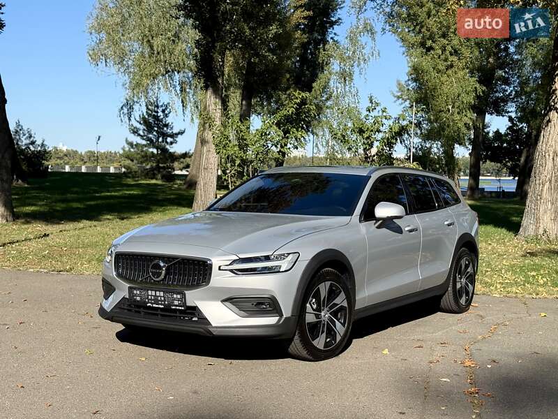Универсал Volvo V60 Cross Country 2024 в Киеве