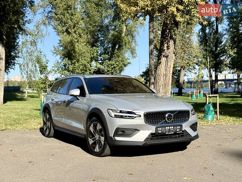 Универсал Volvo V60 Cross Country 2024 в Киеве