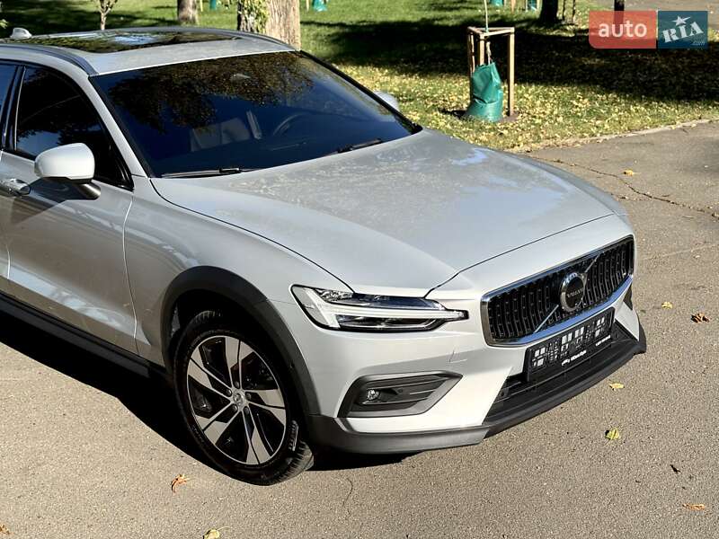 Универсал Volvo V60 Cross Country 2024 в Киеве