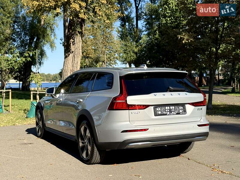Универсал Volvo V60 Cross Country 2024 в Киеве