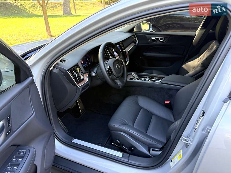 Универсал Volvo V60 Cross Country 2024 в Киеве