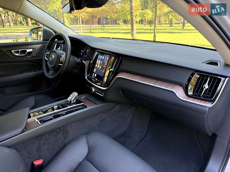 Универсал Volvo V60 Cross Country 2024 в Киеве