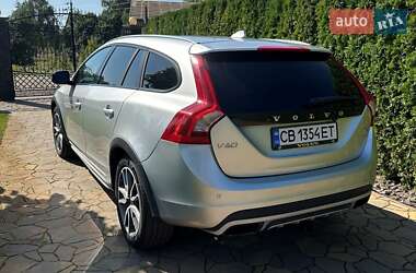 Универсал Volvo V60 Cross Country 2016 в 