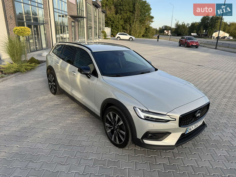 Универсал Volvo V60 Cross Country 2020 в Тернополе
