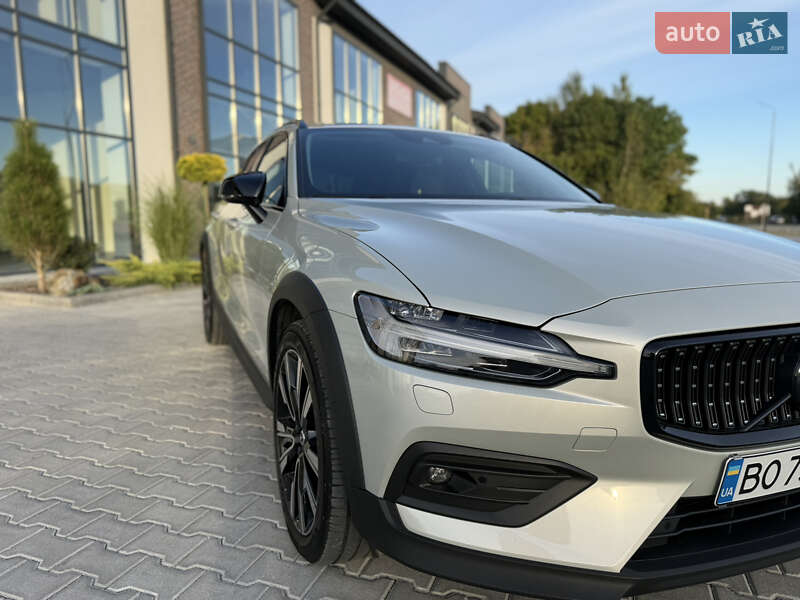 Универсал Volvo V60 Cross Country 2020 в Тернополе