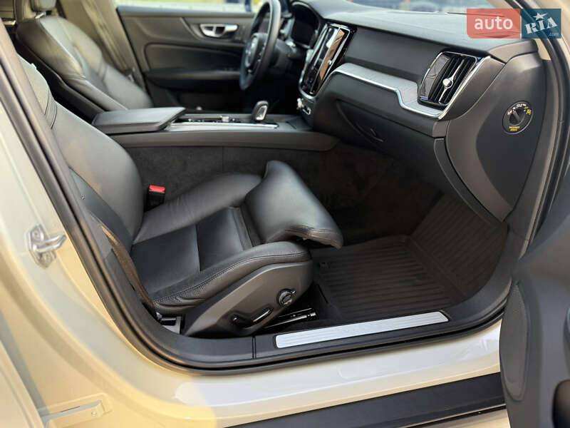 Универсал Volvo V60 Cross Country 2020 в Тернополе