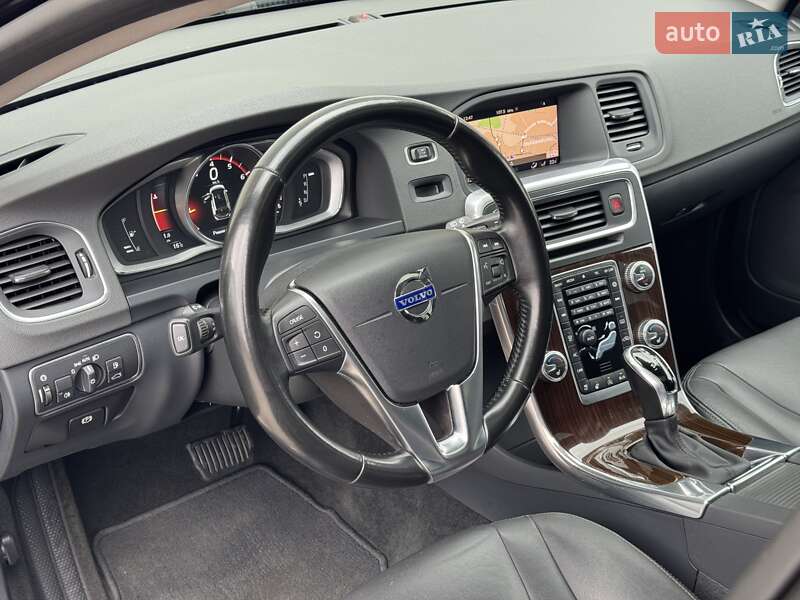 Универсал Volvo V60 Cross Country 2018 в Сарнах фото 3 Универсал Volvo V60 Cross Country 2018 в Сарнах