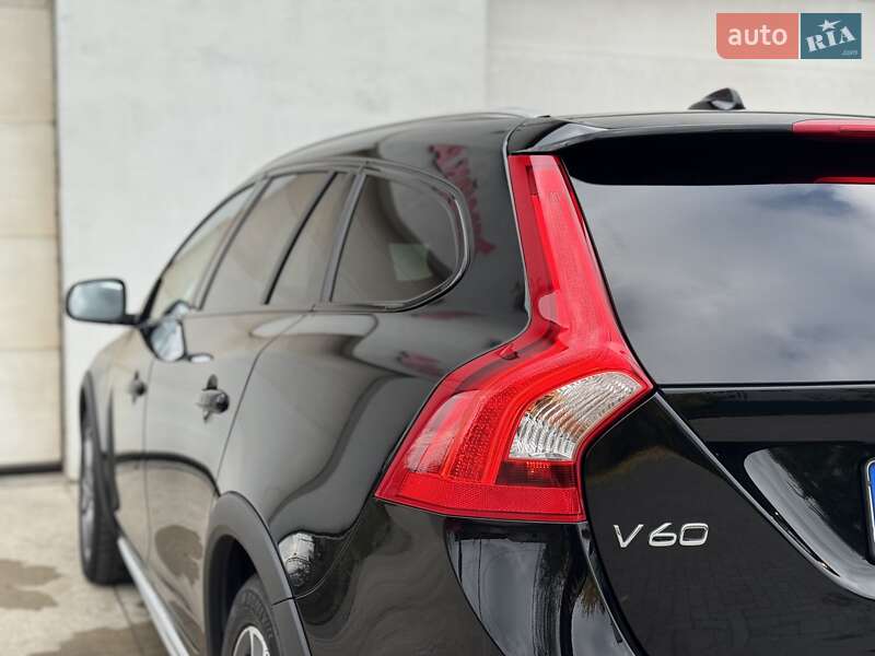 Универсал Volvo V60 Cross Country 2018 в Сарнах фото 41 Универсал Volvo V60 Cross Country 2018 в Сарнах