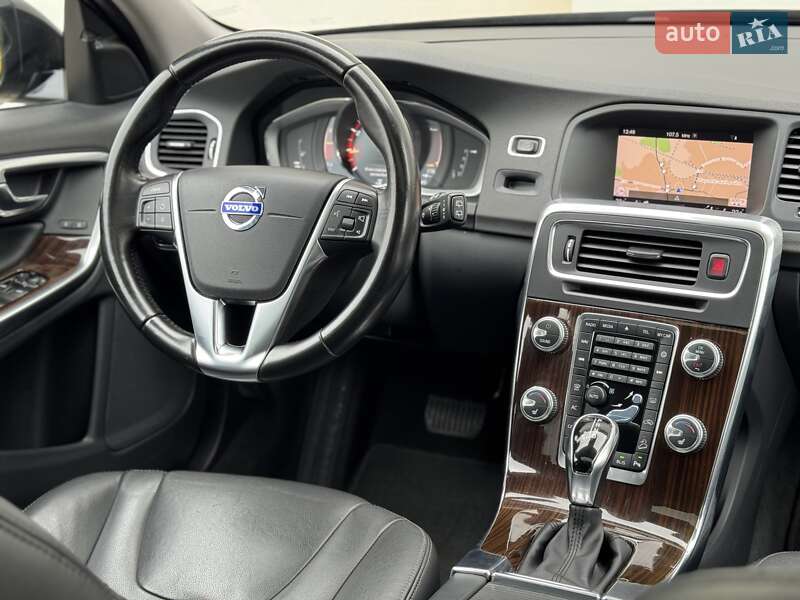 Универсал Volvo V60 Cross Country 2018 в Сарнах фото 51 Универсал Volvo V60 Cross Country 2018 в Сарнах