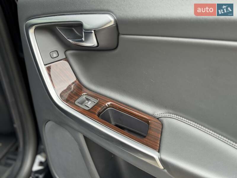 Универсал Volvo V60 Cross Country 2018 в Сарнах фото 82 Универсал Volvo V60 Cross Country 2018 в Сарнах