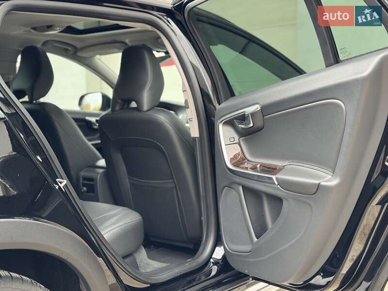 Универсал Volvo V60 Cross Country 2018 в Сарнах фото 83 Универсал Volvo V60 Cross Country 2018 в Сарнах