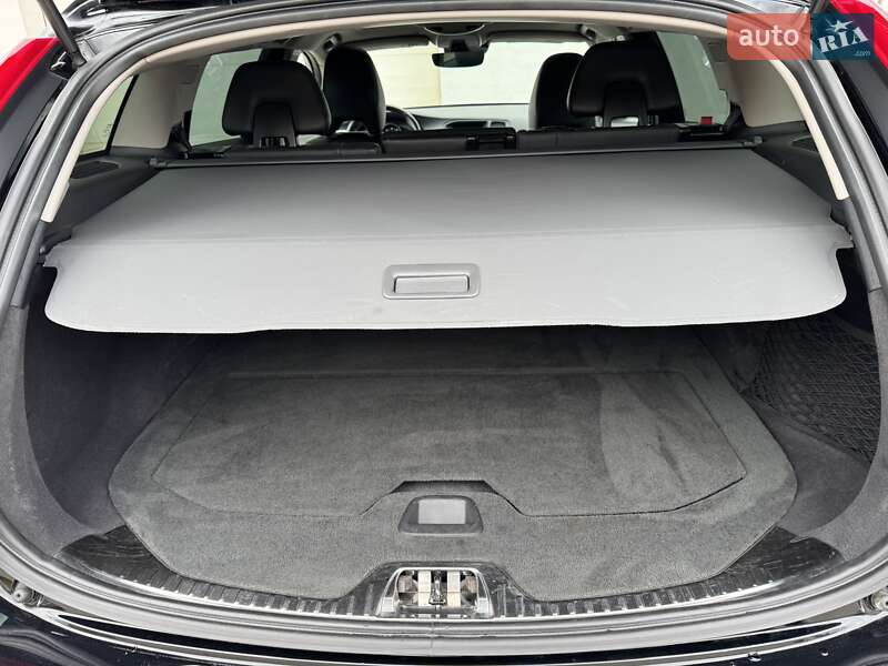 Универсал Volvo V60 Cross Country 2018 в Сарнах фото 98 Универсал Volvo V60 Cross Country 2018 в Сарнах