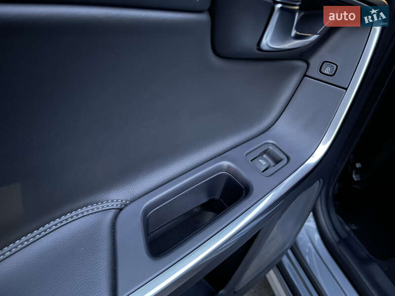 Универсал Volvo V60 Cross Country 2017 в Одессе фото 40 Универсал Volvo V60 Cross Country 2017 в Одессе