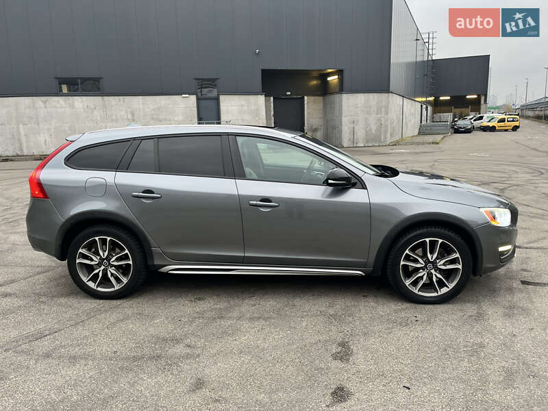 Универсал Volvo V60 Cross Country 2016 в Киеве