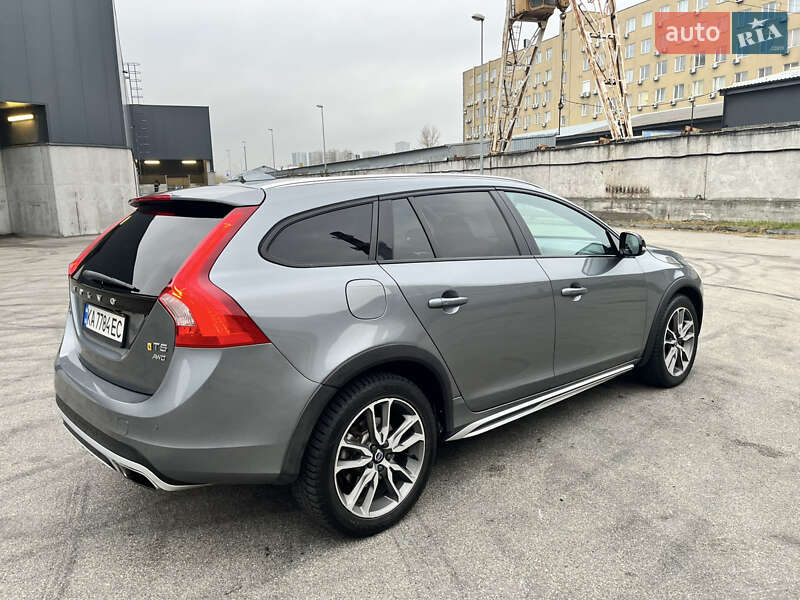 Универсал Volvo V60 Cross Country 2016 в Киеве