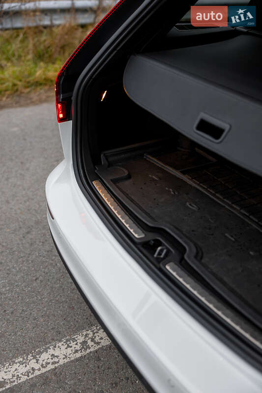 Универсал Volvo V60 Cross Country 2019 в Львове фото 19 Универсал Volvo V60 Cross Country 2019 в Львове