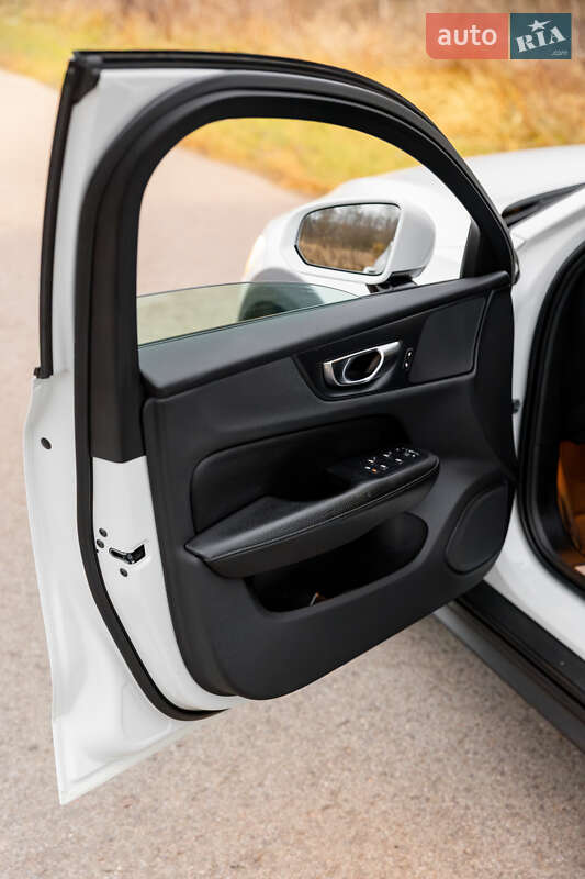 Универсал Volvo V60 Cross Country 2019 в Львове фото 39 Универсал Volvo V60 Cross Country 2019 в Львове