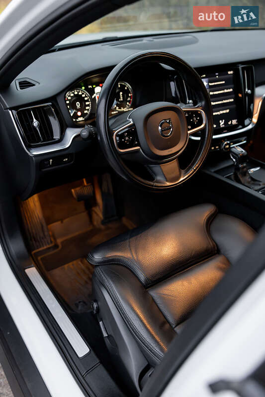 Универсал Volvo V60 Cross Country 2019 в Львове фото 52 Универсал Volvo V60 Cross Country 2019 в Львове