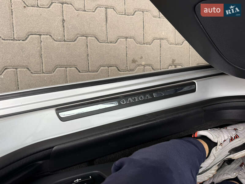 Універсал Volvo V60 Cross Country 2017 в Києві фото 46 Універсал Volvo V60 Cross Country 2017 в Києві